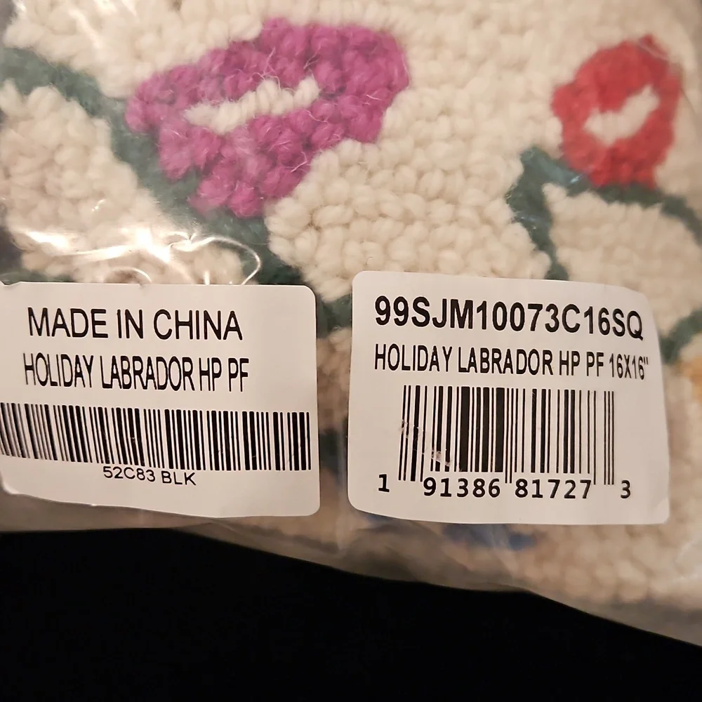 NWT Plow & Hearth Holiday Labrador Dog Wool Throw Pillows - Set Of 2 - Picture 10 of 11